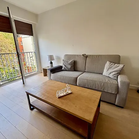 Apartment Motte Picquet Violet Paris